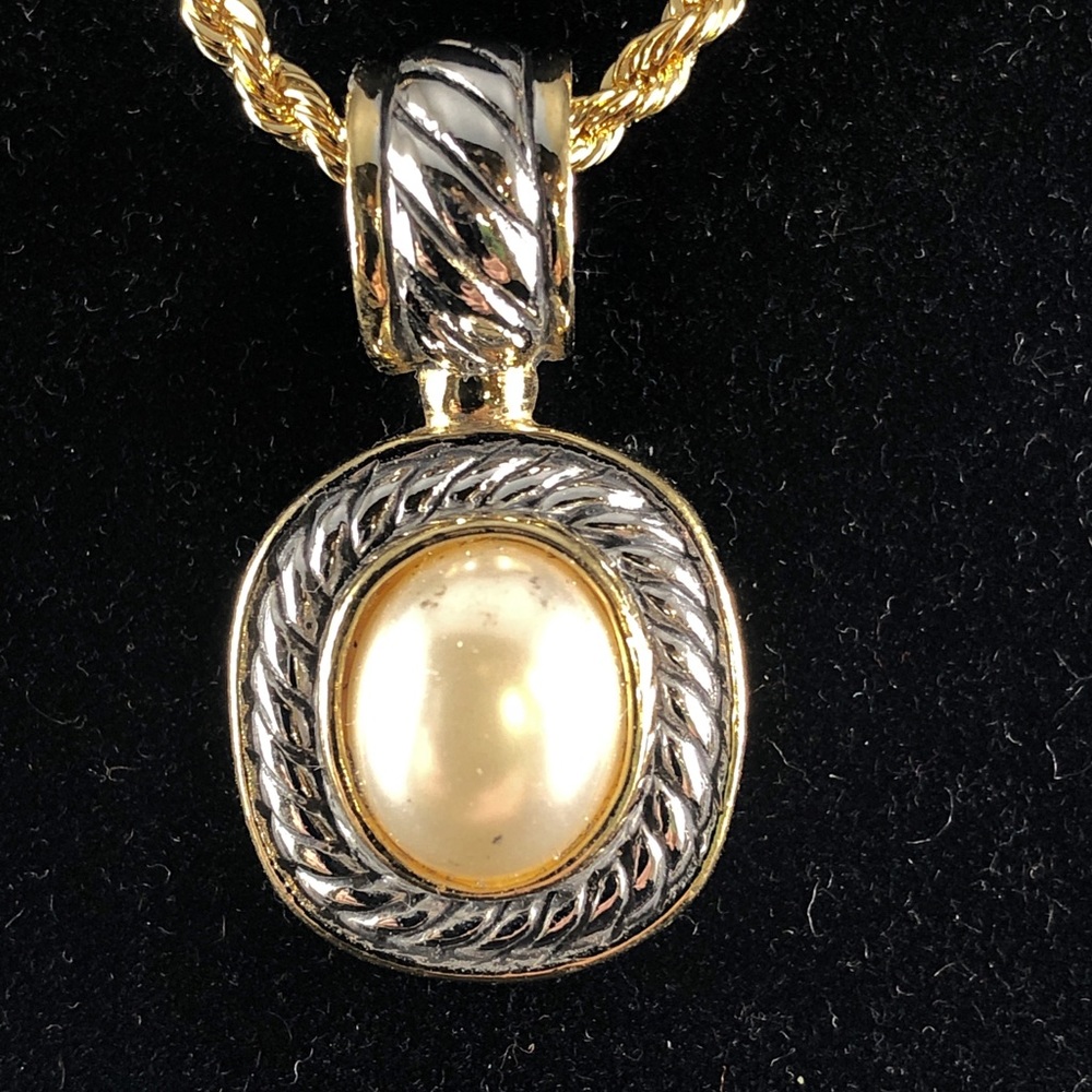 David Yurman Style Pearl Cab Pendant & Chain - Picture 4 of 4